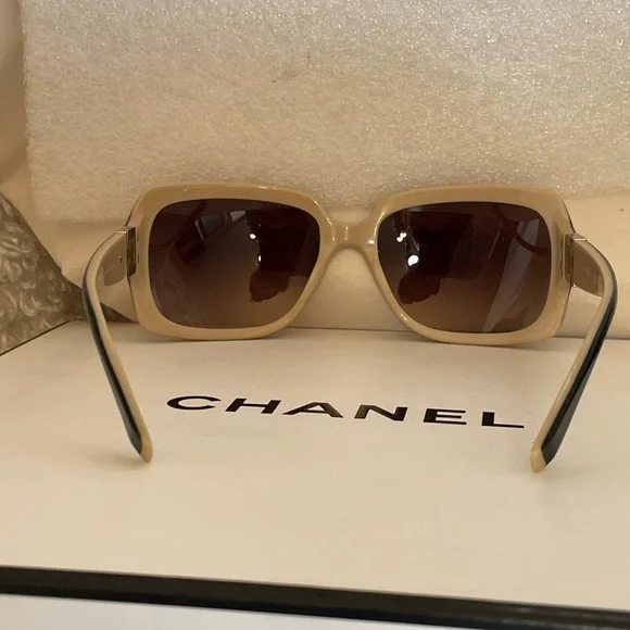 Vintage Rare Anne Klein Sunglasses two toned
Black brown beige small medium - Picture 11 of 13